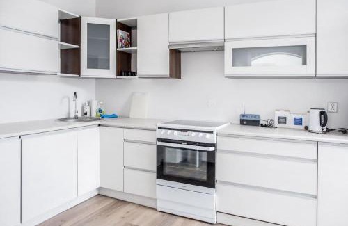 Alesund Apartment | Free Parking space, 2 Bed Room, Short walk to Brosundet