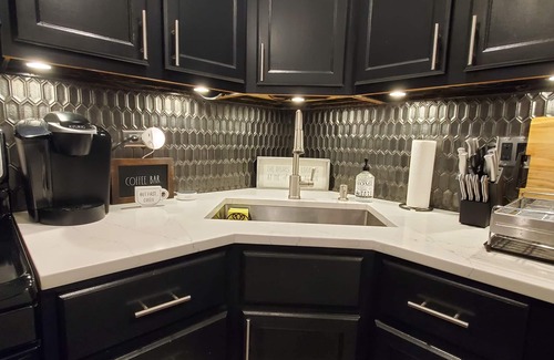 West Bucktown Apartment | Free Parking & Wifi in Bucktown/Logan Square Apt, Close to Everything!