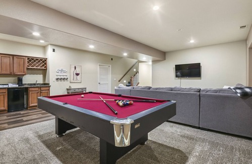 Monument House | FREE Pizza|Arcade|Open Space|Mnt Views|3 K-Beds