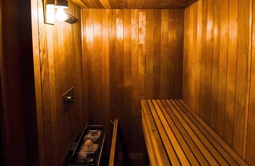 Mount Jackson House | Free Resort Passes - Hot Tub - Sauna - Views - Fast Wi-Fi - Pet Friendly