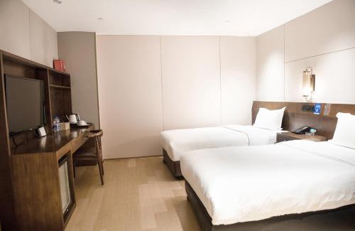 Haizhu Hotel | Free Shuttle Bus For Canton Fair