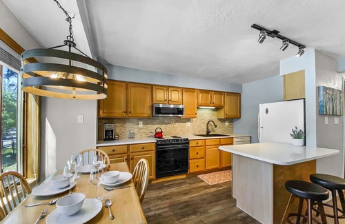 Warrior's Mark Condo | Free SkyCard Act - Walk to Town/Peak 9, Outdoor Pool/Hot Tubs - Inner Circle 3
