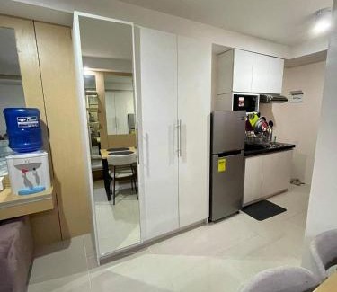 Mabolo Apartment | Free WI-FI and Pool Persimmon Condominium