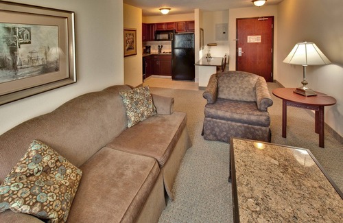 West Des Moines Condo | Free Wi-Fi, Indoor Pool and Hot Tub | Free Breakfast + Fireplace