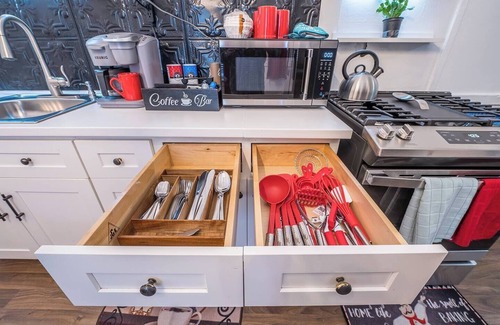 Cabbagetown Apartment | Free Wi-Fi, Parking, No Pet Fee, by Eastside Beltline Trail, Krog St Market