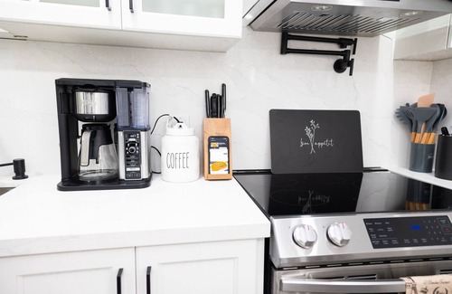 Brampton Apartment | French Charm in Brampton. 2 Bdr Apt Family Friendly!