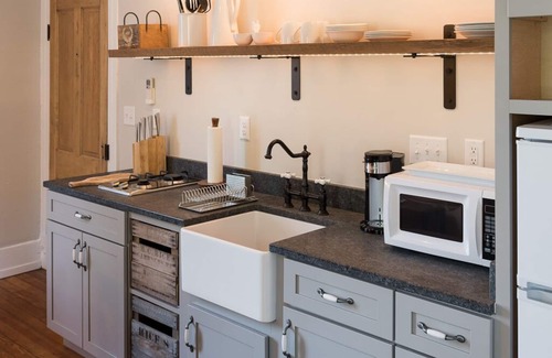 Belmont Apartment | French Cottage Apt | Luxury Extended Stay in Downtown Belmont