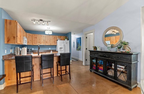 Moab South Valley House | Fresh, luxurious 4-BR home! Pool, hot tub & fenced yard with BBQ
