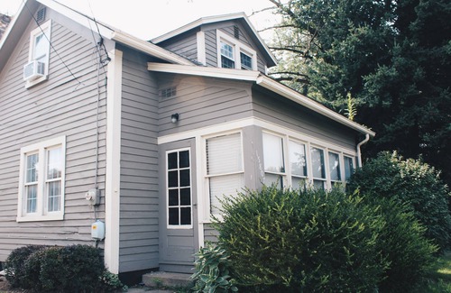 Mount Eaton House | fresh modern 3/Bd wk end getaway in Amish country