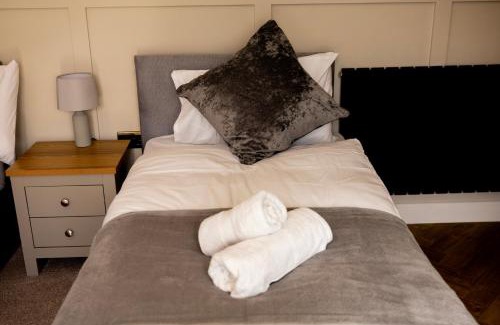 Thornton Heath Apartment | Fresh & Modern Studio Sleeps 3