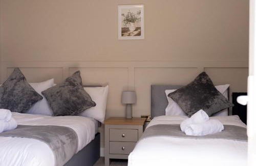 Thornton Heath Apartment | Fresh & Modern Studio Sleeps 3