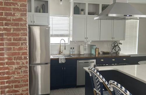Lincoln Terrace Condo | Fresh remodel in neighborhood with great Architecture from early 1900's.