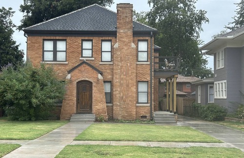 Lincoln Terrace Condo | Fresh remodel in neighborhood with great Architecture from early 1900's.