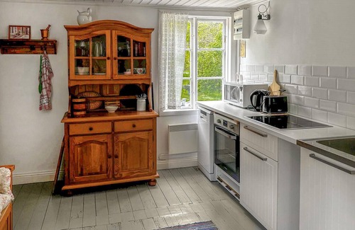 Boxholm House | Fresh sea air near the lake, Sommen