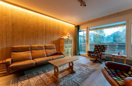 Saanen Apartment | Fresh & Simple near Gstaad