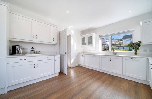 Donegal House | Fresh & Stylish | Ocean View | Donegal Town & Bay