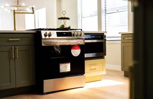 Jefferson House | Freshly Renovated - 5 BR Historic Home Near DT