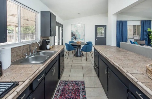 Raisin House | Fresno House| 3 Bed/2 Bath | Large Backyard | 1/2 mile to 41 hwy!