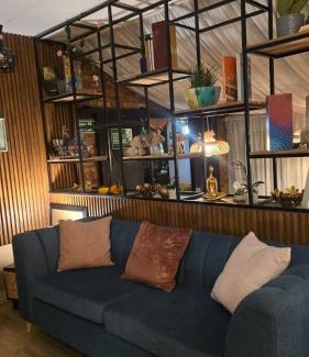 Fontibon House | Freyja Café Bistró - Hostal Boutique