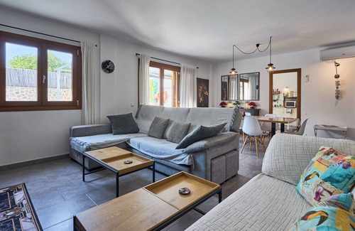 Cas Concos House | friendly, bright townhouse with pool and patio