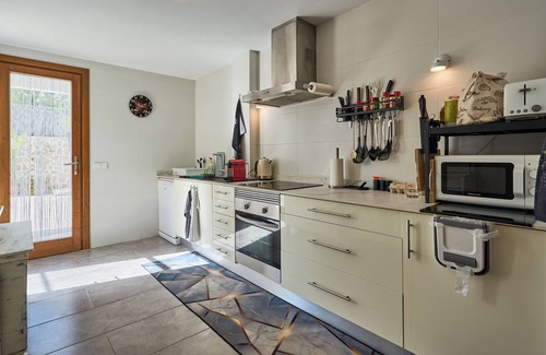 Cas Concos House | friendly, bright townhouse with pool and patio