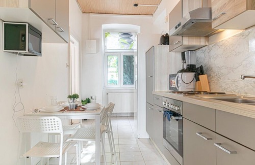 Meidling Apartment | Friendly 2BR Apt. Near U6 Station am Schöpfwerk