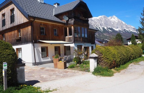 Mitterberg Apartment | Friendly family apartment in a quiet location with a view of the Grimming