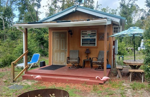 Mayo Cabin | Friendly's river retreat #1 cozy couples cabin in awesome Mayo with WiFi,