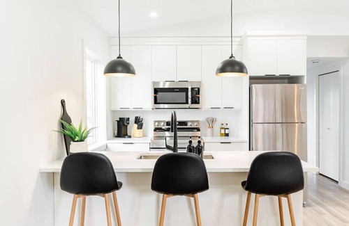 Winnipeg House | *Friendly South | Free Parking | 15 min Downtown*