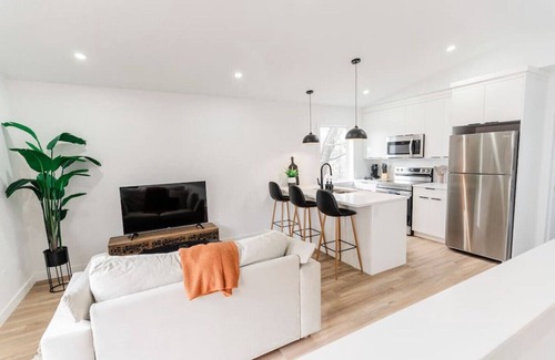 Winnipeg House | *Friendly South | Free Parking | 15 min Downtown*