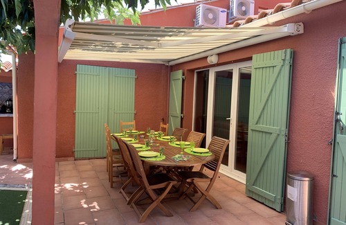 Bompas House | Friendly villa with swimming pool close to the beach