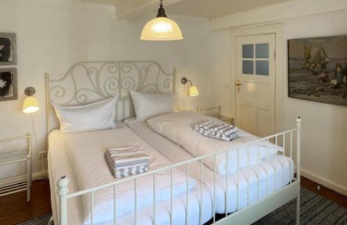 Suddorf House | Friesenhaus Amrum Friesenhaushälfte *Hommelkasche*