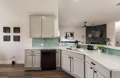 Little Elm House | Frisco Border 3BR Retreat Fire Pit King Beds