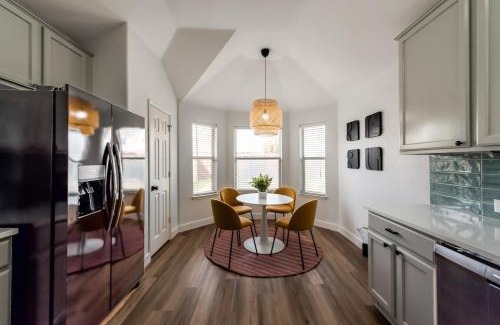 Little Elm House | Frisco Border 3BR Retreat Fire Pit King Beds