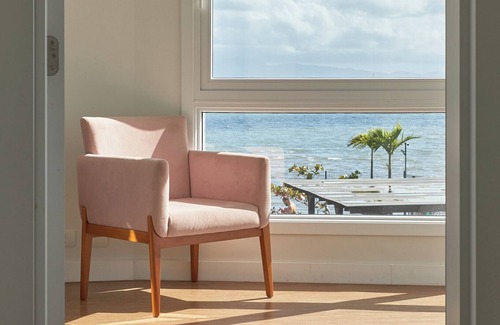 Santo Antonio de Lisboa House | From living room to beach! Most gorgeous sunset!