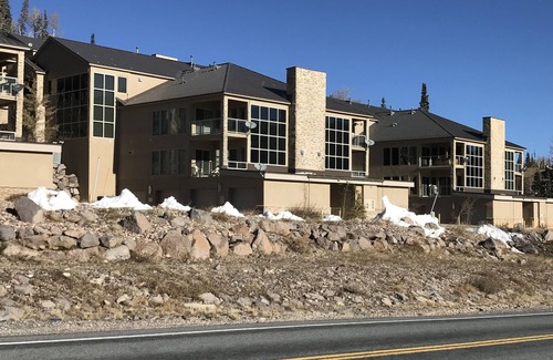 Brian Head Condo | FRONT AND CENTER for 8! PANORAMIC VIEWS! Wall of windows facing slopes! GARAGE!