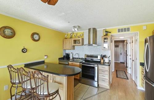 Isle of Palms Condo | Front beach Isle of Palms sea cabin! Beach views, excellent location, well kept.