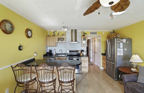 Isle of Palms Condo | Front beach Isle of Palms sea cabin! Beach views, excellent location, well kept.