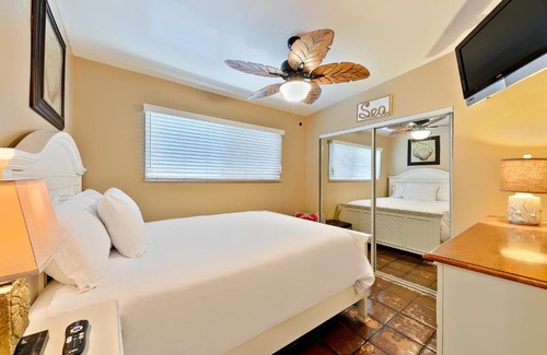 Capistrano Beach House | Front Relaxation