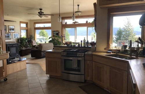 Seward House | Front Row Bed and Breakfast