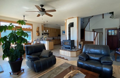 Seward House | Front Row Bed and Breakfast