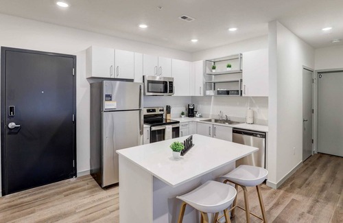 Downtown Lincoln Apartment | Frontdesk | 1 BR Apt by University of Nebraska