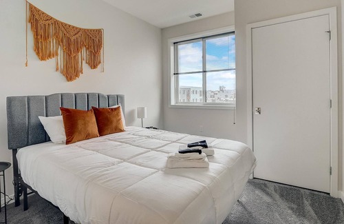 Brewerytown Apartment | Frontdesk | 1 BR Apt near Philadelphia Zoo