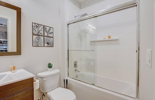 Brewerytown Apartment | Frontdesk | 1 BR Apt near the Barnes Foundation