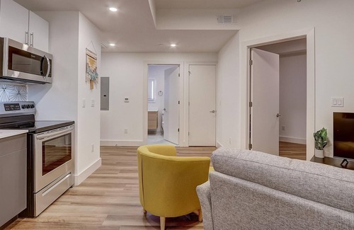 Brewerytown Apartment | Frontdesk | 1BR Apt by East Fairmount Park