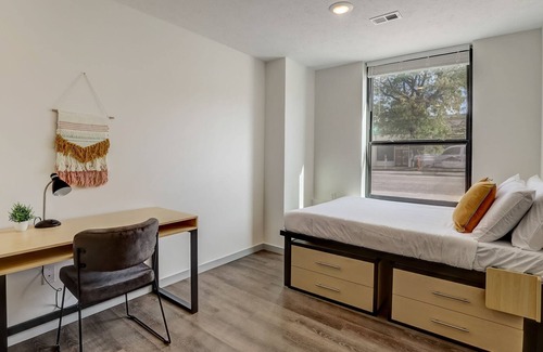 Downtown Lincoln Apartment | Frontdesk | 2 BR Apt by Nebraska State Capitol