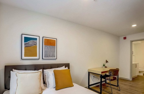 Downtown Lincoln Apartment | Frontdesk | 2 BR Apt near Memorial Stadium