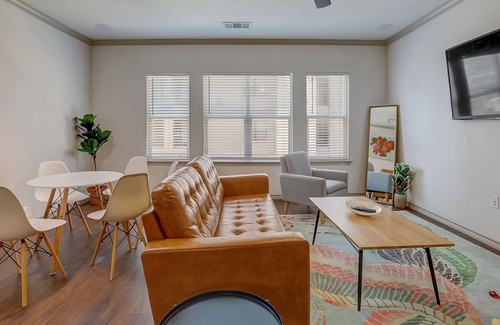 West Campus Apartment | Frontdesk | 6 BR Apt w/ Private Theater Room