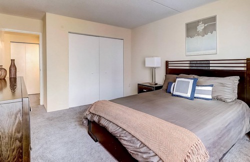Gayborhood Apartment | Frontdesk | Bright 1 BR in Washington Square