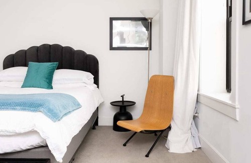 East Hyde Park Apartment | Frontdesk | Debonair Studio Apt with City View